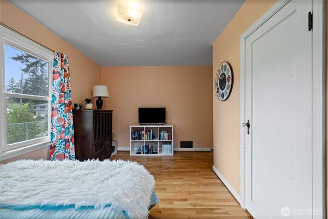 9726 F Street E, Tacoma, WA 98445