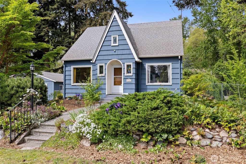 9726 F Street E, Tacoma, WA 98445