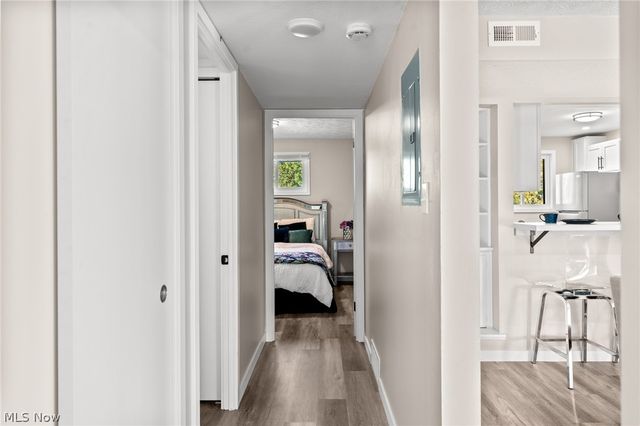 21045 Southbend Circle 8, Rocky River, OH 44116