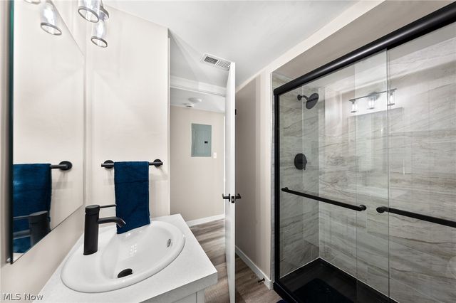 21045 Southbend Circle 8, Rocky River, OH 44116