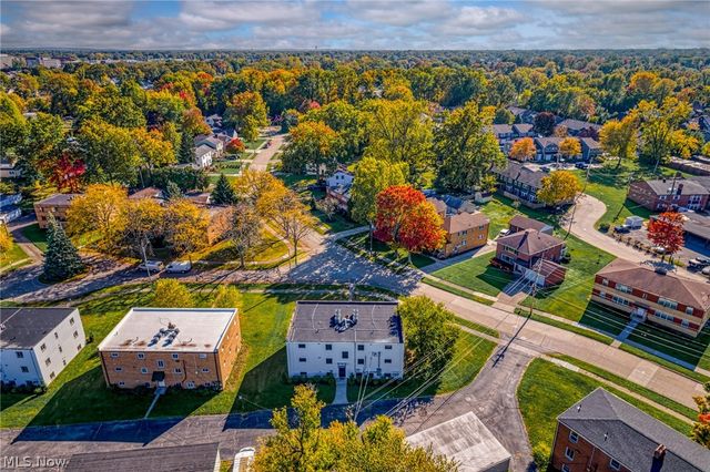 21045 Southbend Circle 8, Rocky River, OH 44116