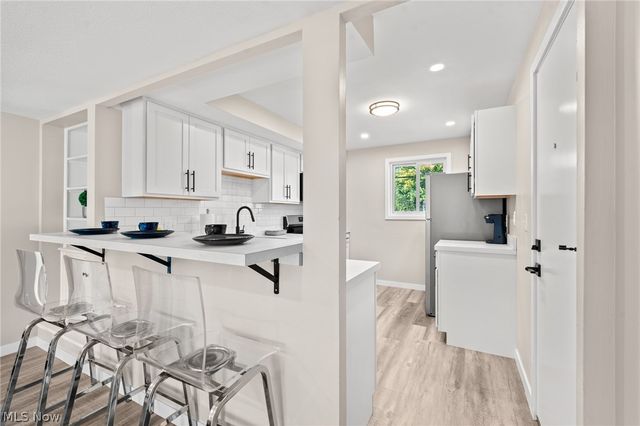 21045 Southbend Circle 8, Rocky River, OH 44116