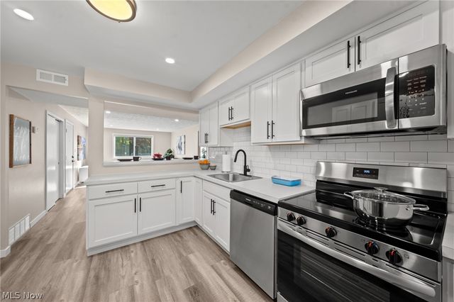 21045 Southbend Circle 8, Rocky River, OH 44116