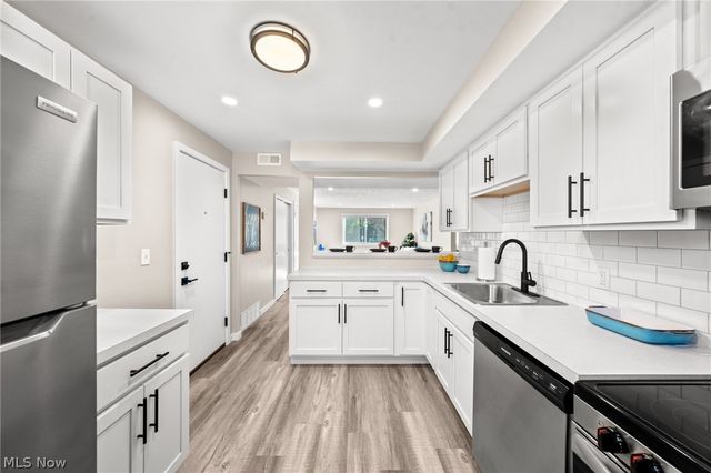 21045 Southbend Circle 8, Rocky River, OH 44116