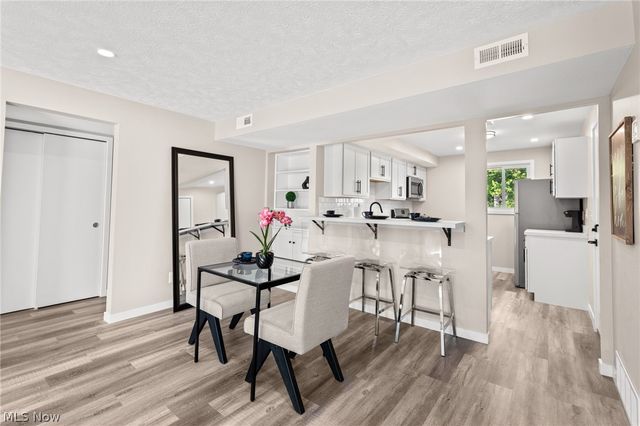 21045 Southbend Circle 8, Rocky River, OH 44116