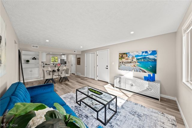 21045 Southbend Circle 8, Rocky River, OH 44116