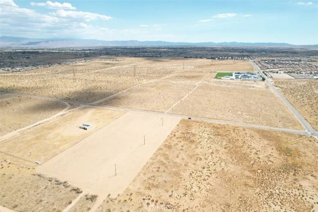 61 Hopland, Adelanto, CA 92394
