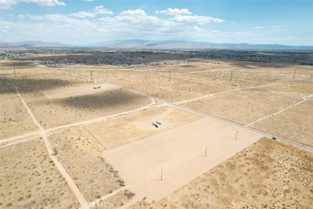 61 Hopland, Adelanto, CA 92394