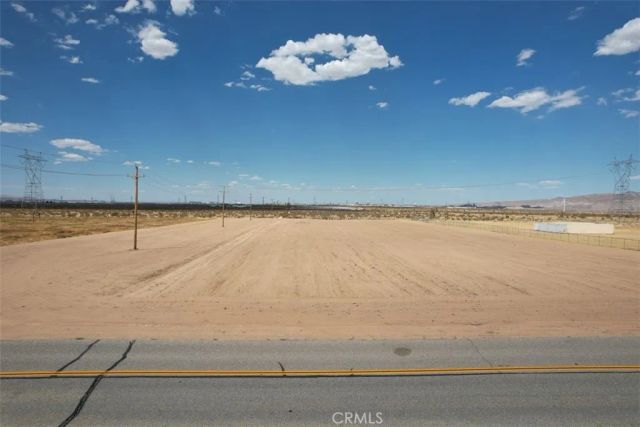 61 Hopland, Adelanto, CA 92394