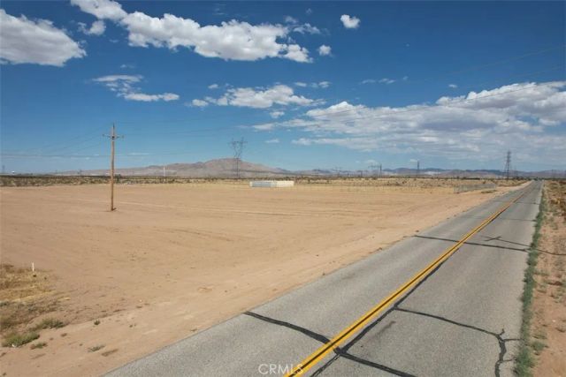 61 Hopland, Adelanto, CA 92394
