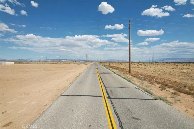 61 Hopland, Adelanto, CA 92394