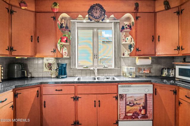 611 Pacific Avenue, Perth Amboy, NJ 08862
