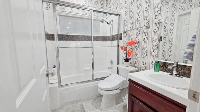 2625 E Sean Avenue, Fresno, CA 93720