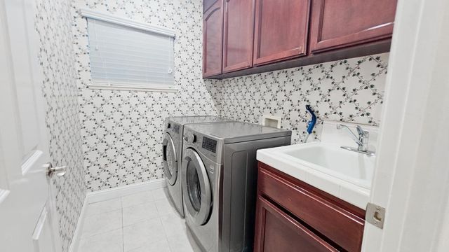 2625 E Sean Avenue, Fresno, CA 93720