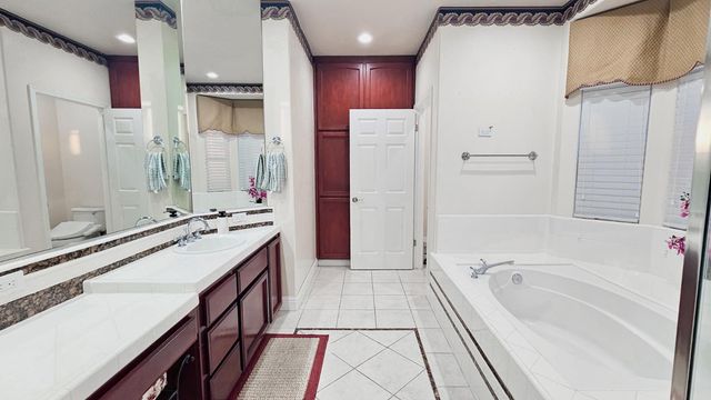 2625 E Sean Avenue, Fresno, CA 93720