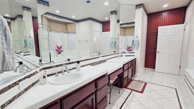 2625 E Sean Avenue, Fresno, CA 93720