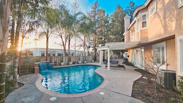 2625 E Sean Avenue, Fresno, CA 93720