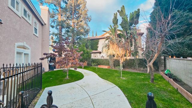 2625 E Sean Avenue, Fresno, CA 93720