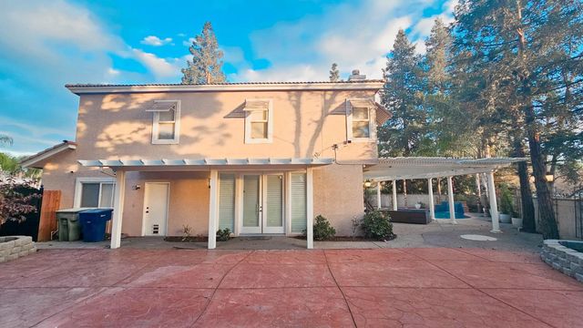 2625 E Sean Avenue, Fresno, CA 93720