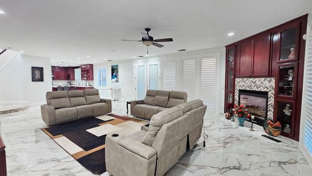 2625 E Sean Avenue, Fresno, CA 93720