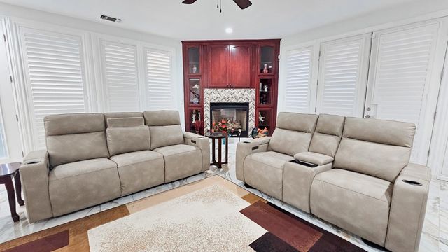 2625 E Sean Avenue, Fresno, CA 93720