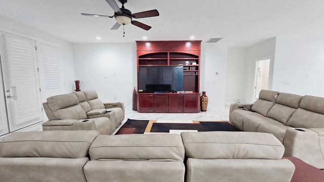 2625 E Sean Avenue, Fresno, CA 93720