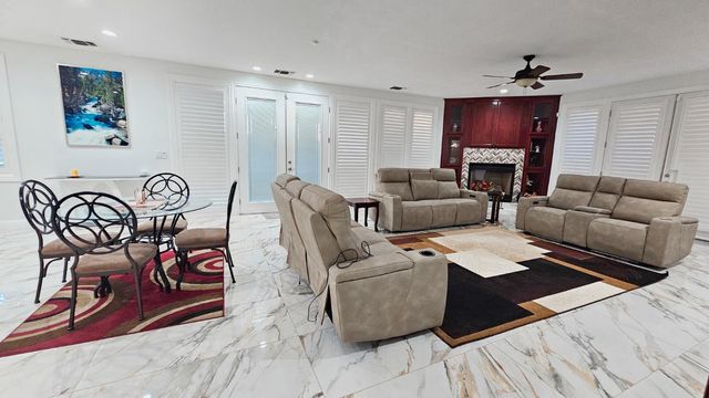 2625 E Sean Avenue, Fresno, CA 93720