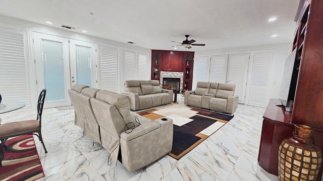 2625 E Sean Avenue, Fresno, CA 93720