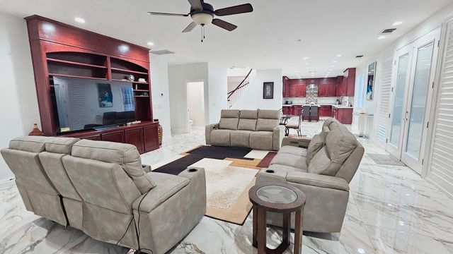 2625 E Sean Avenue, Fresno, CA 93720