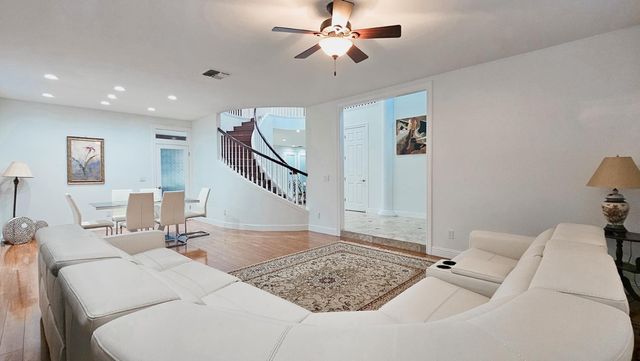 2625 E Sean Avenue, Fresno, CA 93720