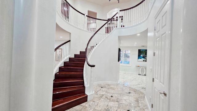 2625 E Sean Avenue, Fresno, CA 93720