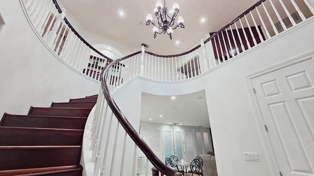 2625 E Sean Avenue, Fresno, CA 93720