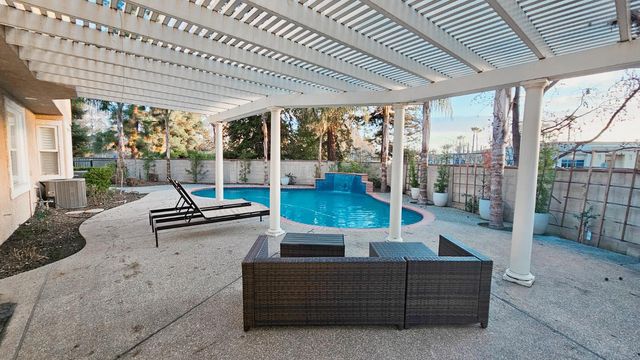 2625 E Sean Avenue, Fresno, CA 93720