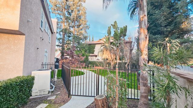 2625 E Sean Avenue, Fresno, CA 93720