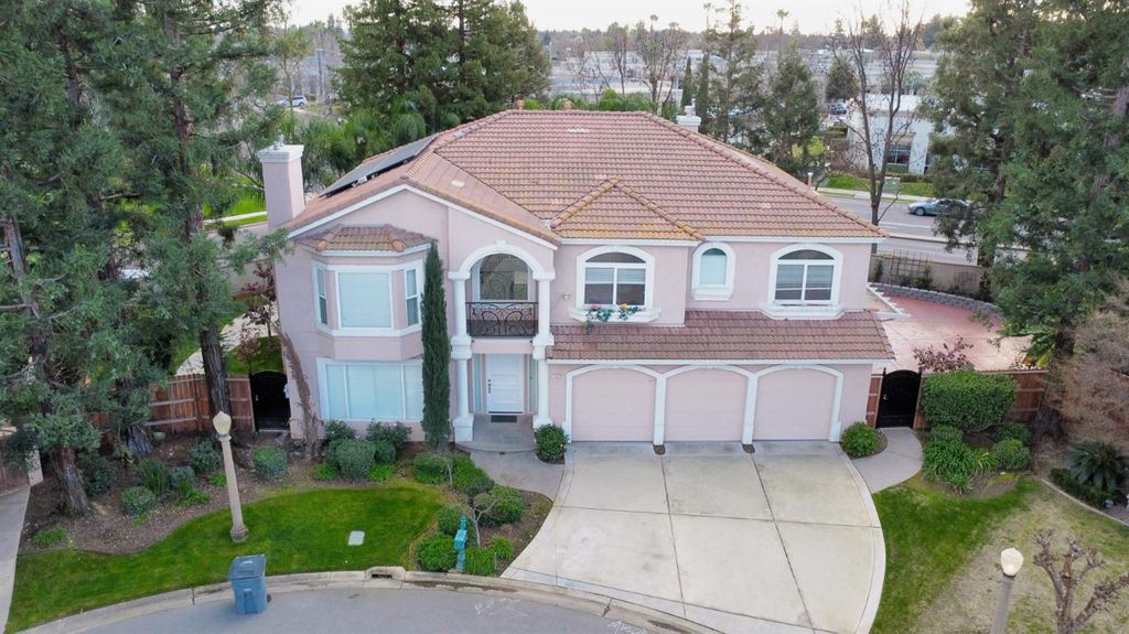 2625 E Sean Avenue, Fresno, CA 93720