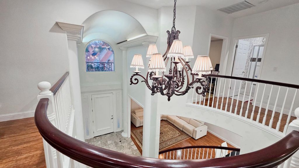 Image 13 of property listing at 2625 E Sean Avenue, Fresno, CA 93720