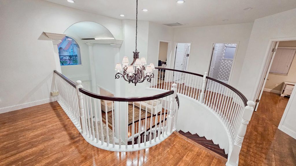 Image 3 of property listing at 2625 E Sean Avenue, Fresno, CA 93720