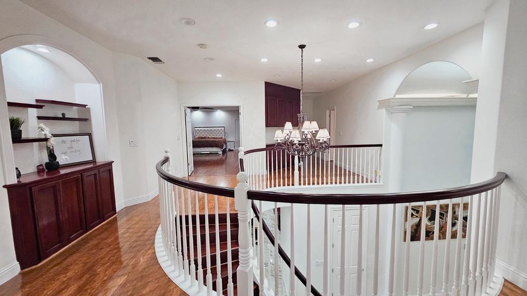 Image 5 of property listing at 2625 E Sean Avenue, Fresno, CA 93720