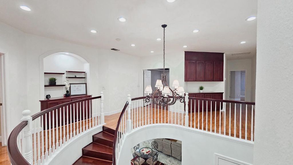 Image 7 of property listing at 2625 E Sean Avenue, Fresno, CA 93720