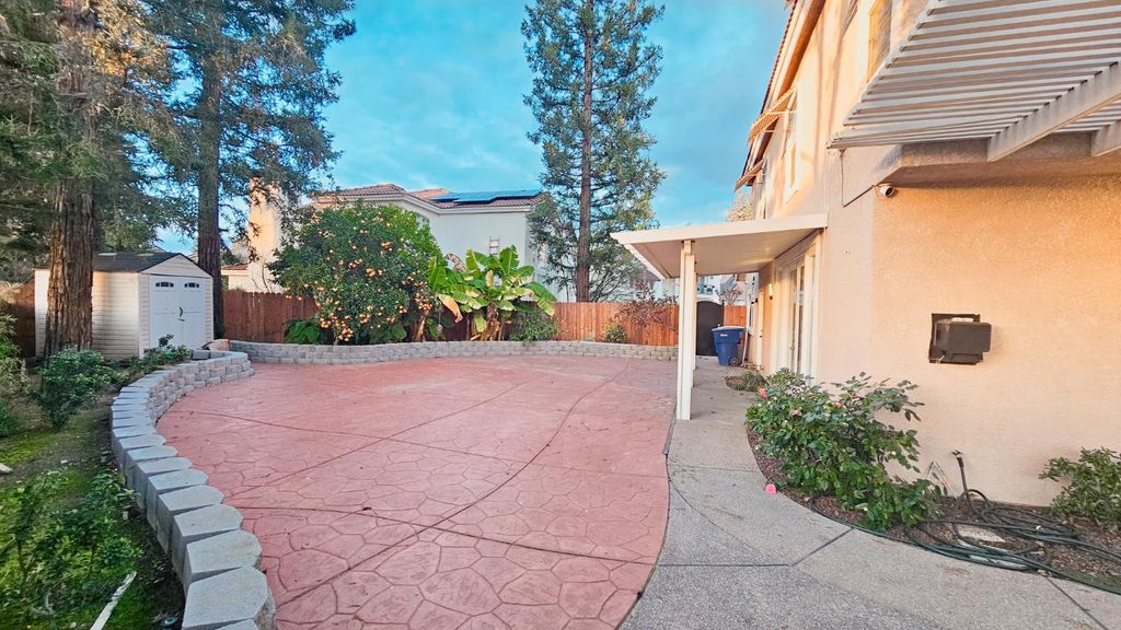 Image 74 of property listing at 2625 E Sean Avenue, Fresno, CA 93720