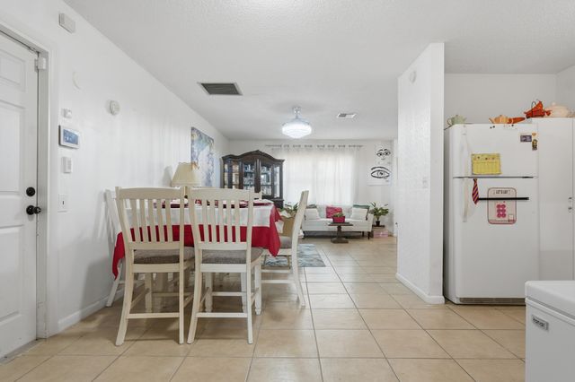 572 SE Fallon Drive, Port St. Lucie, Port St Lucie, FL 34983