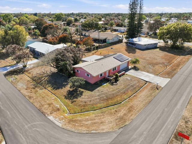 572 SE Fallon Drive, Port St. Lucie, Port St Lucie, FL 34983