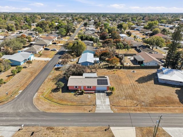 572 SE Fallon Drive, Port St. Lucie, Port St Lucie, FL 34983