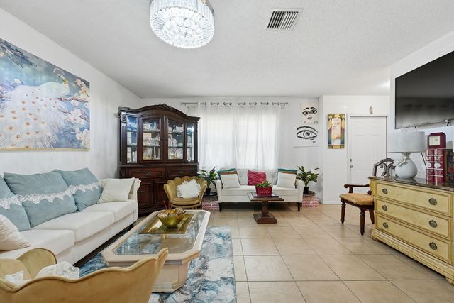 572 SE Fallon Drive, Port St. Lucie, Port St Lucie, FL 34983