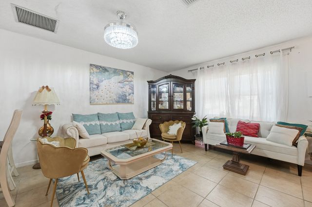 572 SE Fallon Drive, Port St. Lucie, Port St Lucie, FL 34983