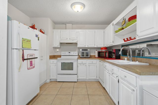 572 SE Fallon Drive, Port St. Lucie, Port St Lucie, FL 34983