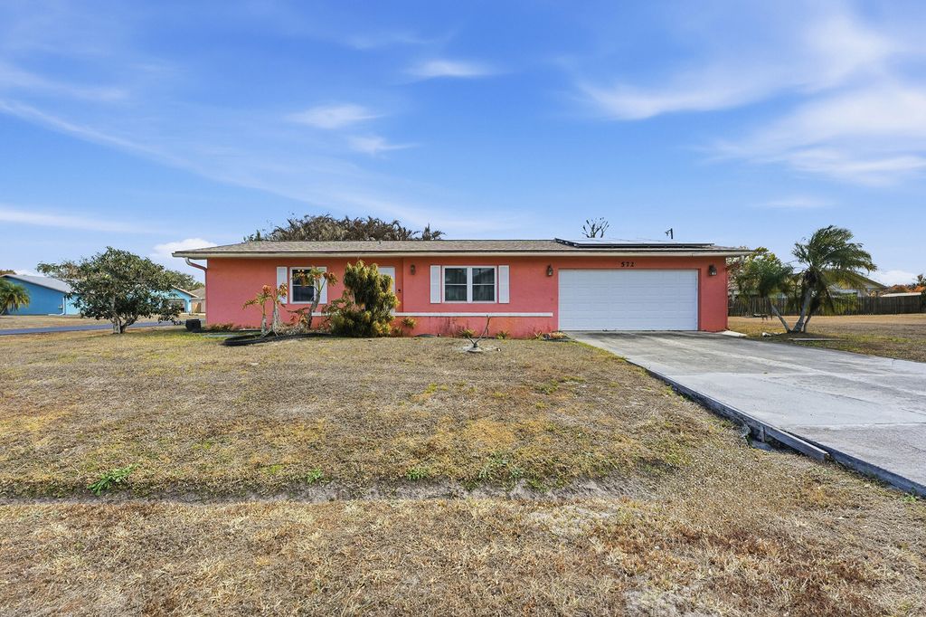 572 SE Fallon Drive, Port St. Lucie, Port St Lucie, FL 34983