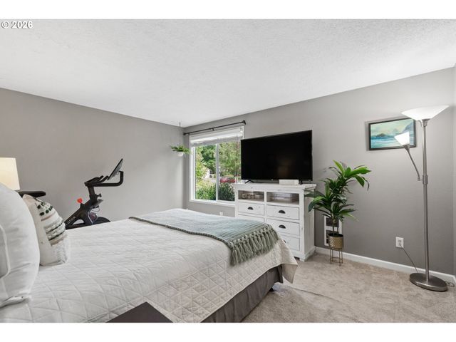 6928 Sw MONTAUK Cir, Lake Oswego, OR 97035