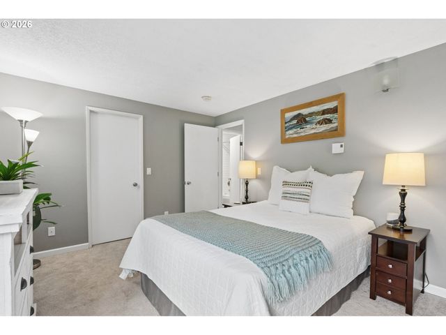 6928 Sw MONTAUK Cir, Lake Oswego, OR 97035