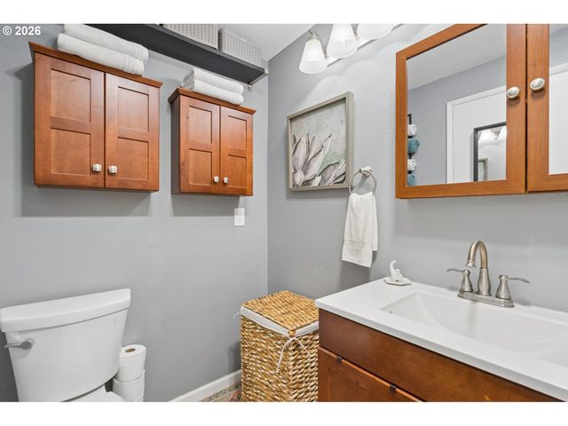 6928 Sw MONTAUK Cir, Lake Oswego, OR 97035